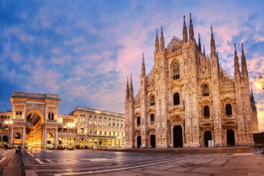 Luxury Loft On The Duomo Wifi & Netflix Lägenhet Milano Exteriör bild